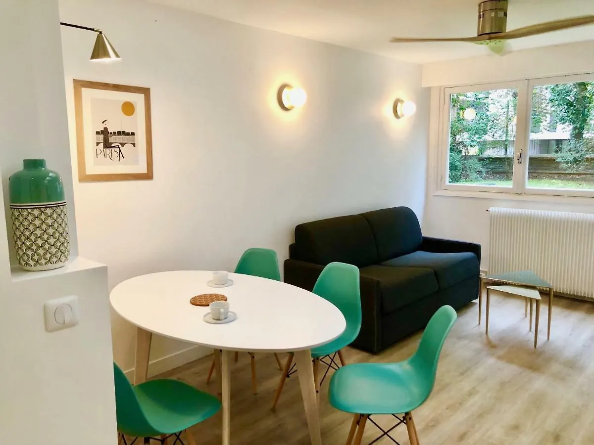 3 Bedrooms Tour Eiffel + Parking