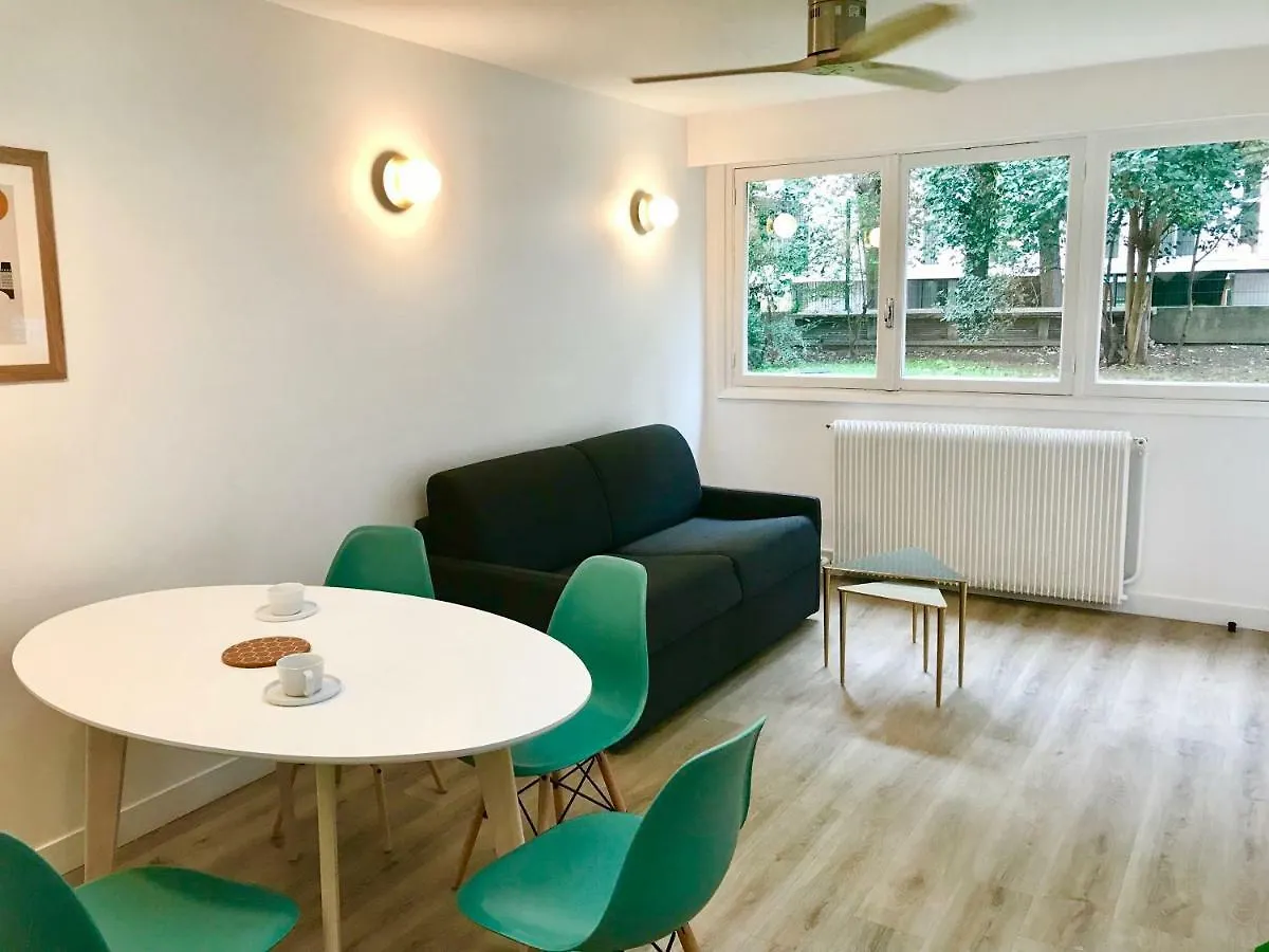 Apartment 3 Bedrooms Tour Eiffel + Parking *
