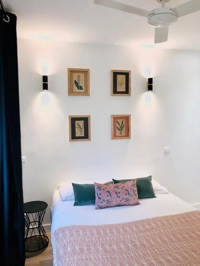 3 Bedrooms Tour Eiffel + Parking 아파트 *