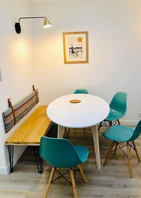 3 Bedrooms Tour Eiffel + Parking 아파트 파리